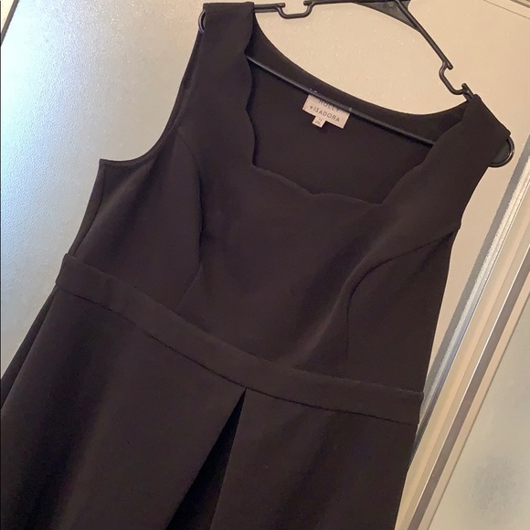 Black Dress - Picture 5 of 5